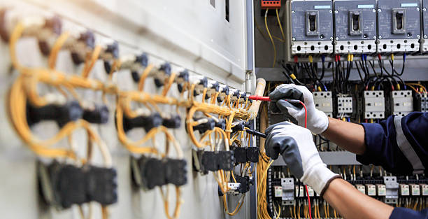Professional Electrician technician working in South Pittsburg, TN